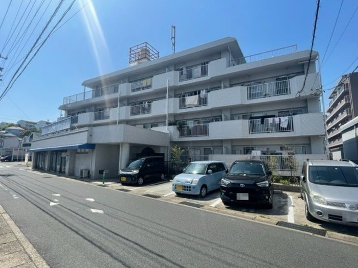 マミーナ１号館の外観