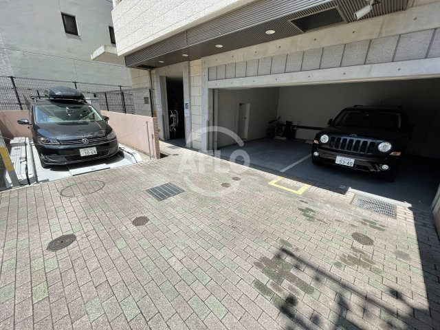 ラ・クレアーレ京町堀パークヴィラの駐車場|ラ・クレアーレ京町堀パークヴィラ　駐車場