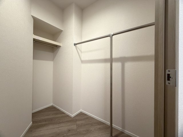 どんな駅だって４分の距離は圧倒的優位性あり！３面採光の角部屋で、上下階の音対策に二重床・二重天井を採用！ペットやお子様がいるならバッチコイ！な、『ライオンズステーションプラザ大和』リフォームの収納|大きなものも収納できそうです