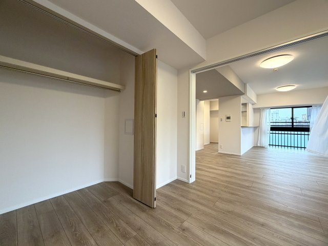 どんな駅だって４分の距離は圧倒的優位性あり！３面採光の角部屋で、上下階の音対策に二重床・二重天井を採用！ペットやお子様がいるならバッチコイ！な、『ライオンズステーションプラザ大和』リフォームの収納|こまごまとしたものを収納できそうですね