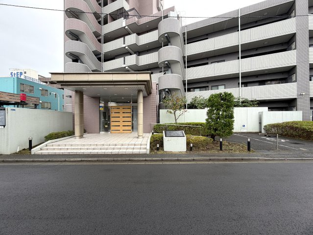 どんな駅だって４分の距離は圧倒的優位性あり！３面採光の角部屋で、上下階の音対策に二重床・二重天井を採用！ペットやお子様がいるならバッチコイ！な、『ライオンズステーションプラザ大和』リフォームの外観|おしゃれな外観です