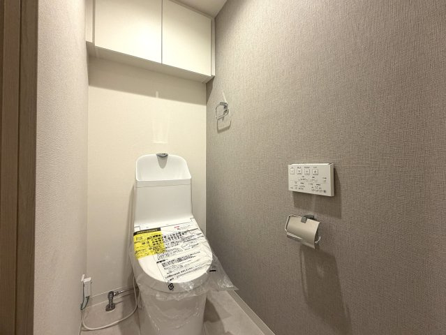 どんな駅だって４分の距離は圧倒的優位性あり！３面採光の角部屋で、上下階の音対策に二重床・二重天井を採用！ペットやお子様がいるならバッチコイ！な、『ライオンズステーションプラザ大和』リフォームのトイレ|トイレです