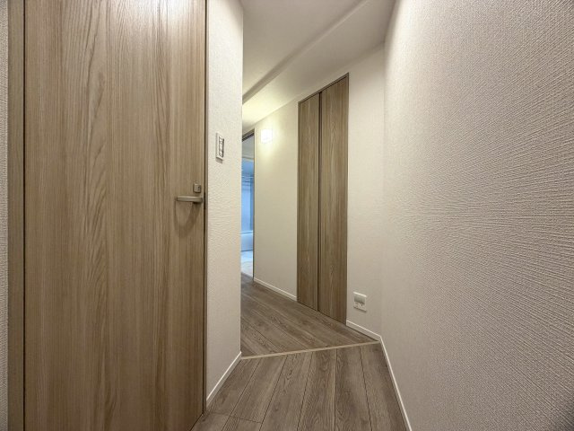 どんな駅だって４分の距離は圧倒的優位性あり！３面採光の角部屋で、上下階の音対策に二重床・二重天井を採用！ペットやお子様がいるならバッチコイ！な、『ライオンズステーションプラザ大和』リフォームの内装|明るい色調の室内です