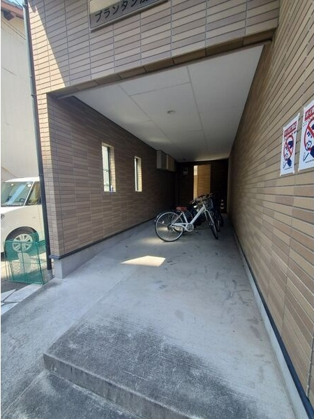 プランタン浅間の駐車場