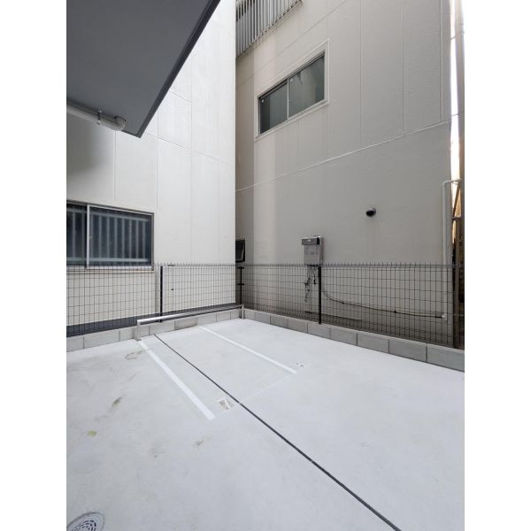 Alivis新町の駐車場