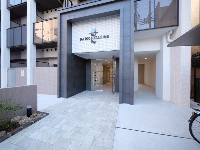 大阪市生野区新今里４丁目の賃貸マンションのエントランス