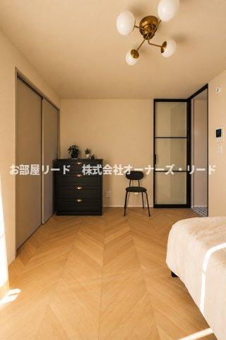 ENOLAの居間・リビング|おしゃれな洋室で1人時間を楽しんでみてはいかがですか