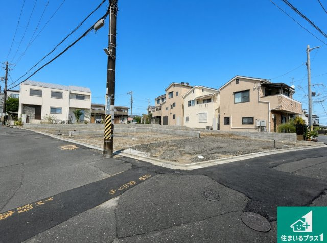 ■吹田市原町　新築一戸建ての前面道路含む現地写真|周辺は閑静な住宅街です。前面道路もしっかりと有りますので車の出し入れも安心ですよ！