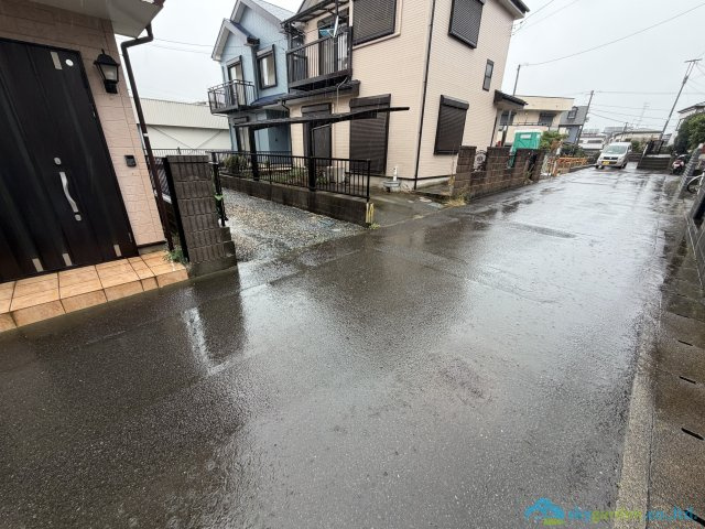 平塚市横内　中古戸建の前面道路含む現地写真