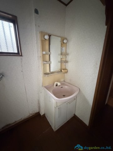 平塚市横内　中古戸建の独立洗面台