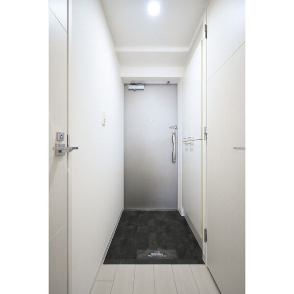 ADWResidence松屋町の玄関