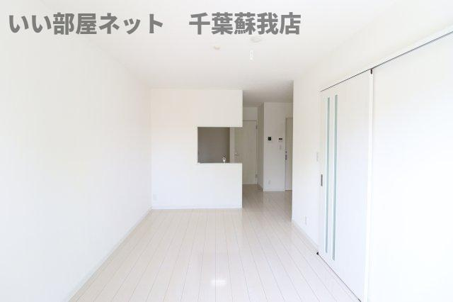 プランドールおゆみ野の居間・リビング|こちらのリビングで趣味の時間をお楽しみください
