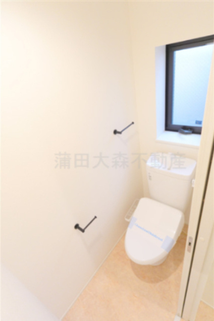 グランティーズ大森のトイレ|トイレ　温水洗浄便座　窓付