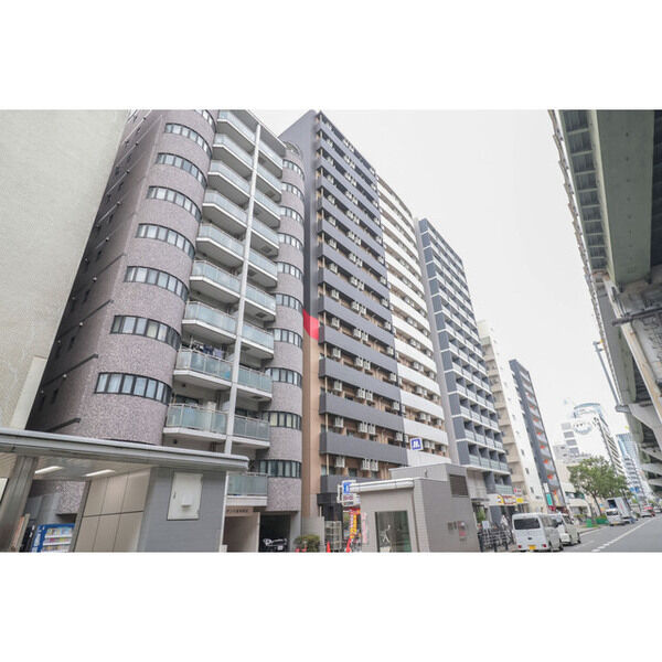 SERENiTE本町refletの外観