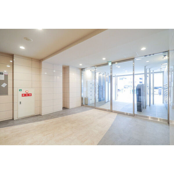 SERENiTE本町refletのロビー