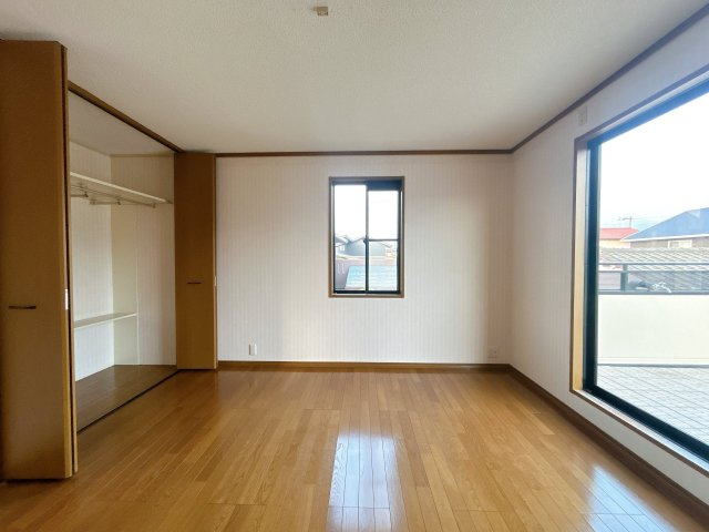 西条市喜多川447-4　中古戸建の洋室