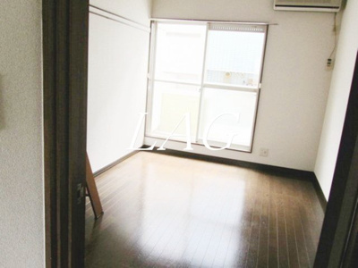 【居間・リビング】 | メイプルハイム | 洋室のお部屋です。
