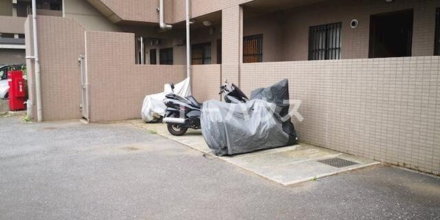 グランデージ八千代中央の駐車場