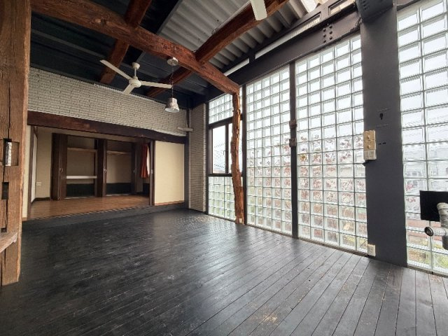 【内装】 | 甲府市朝気　土間風フリースペースあり　4LDK