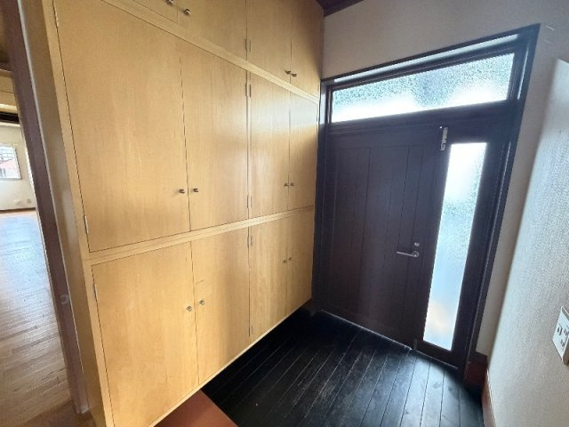 【玄関】 | 甲府市朝気　土間風フリースペースあり　4LDK