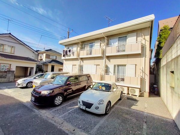 グランメゾン東大宮の駐車場