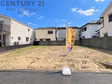 阪急神戸線「塚口」駅徒歩約18分！土地面積約69坪のゆとりある整形地！公道約6ｍに間口約16.7ｍで接道し、開放感のある立地です♪建築条件なしにつき、お好きなハウスメーカーで建築可能！小学校徒歩約3分