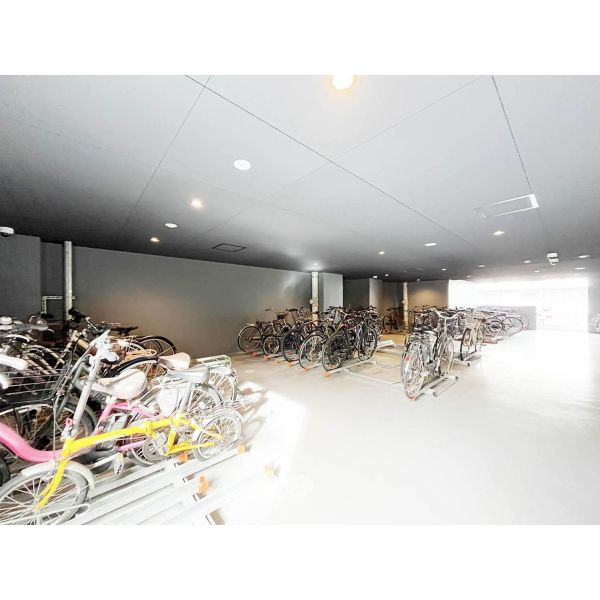 S-RESIDENCE福島Alovitaの駐車場