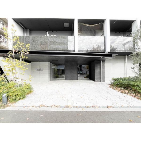S-RESIDENCE福島Alovitaのエントランス