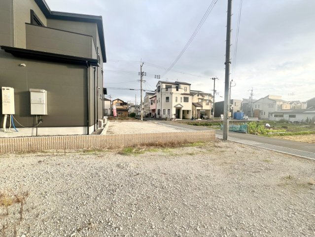 上町　売土地　全８区画の外観|周辺にはスーパーや薬局など、商業施設がそろっていますよ！とても住みやすい環境です