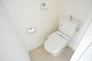 温水洗浄便座付きのトイレです♪