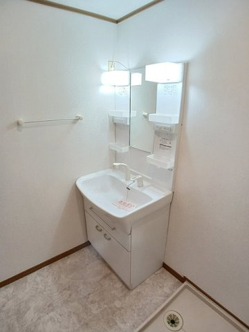 グランドールセレノＢの洗面所|スペースが確保できる洗面所です