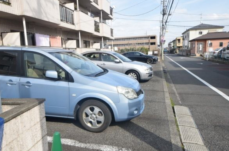 ヴィラ・プルミエールの駐車場