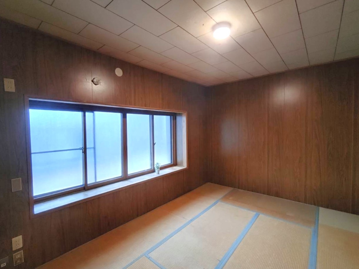 ◆京福電鉄嵐山本線『太秦広隆寺』駅徒歩２分◆東南向き角地◆前道１０ｍ◆右京区太秦蜂岡町の和室|和室