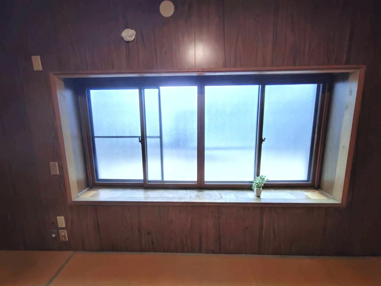 ◆京福電鉄嵐山本線『太秦広隆寺』駅徒歩２分◆東南向き角地◆前道１０ｍ◆右京区太秦蜂岡町の和室|和室