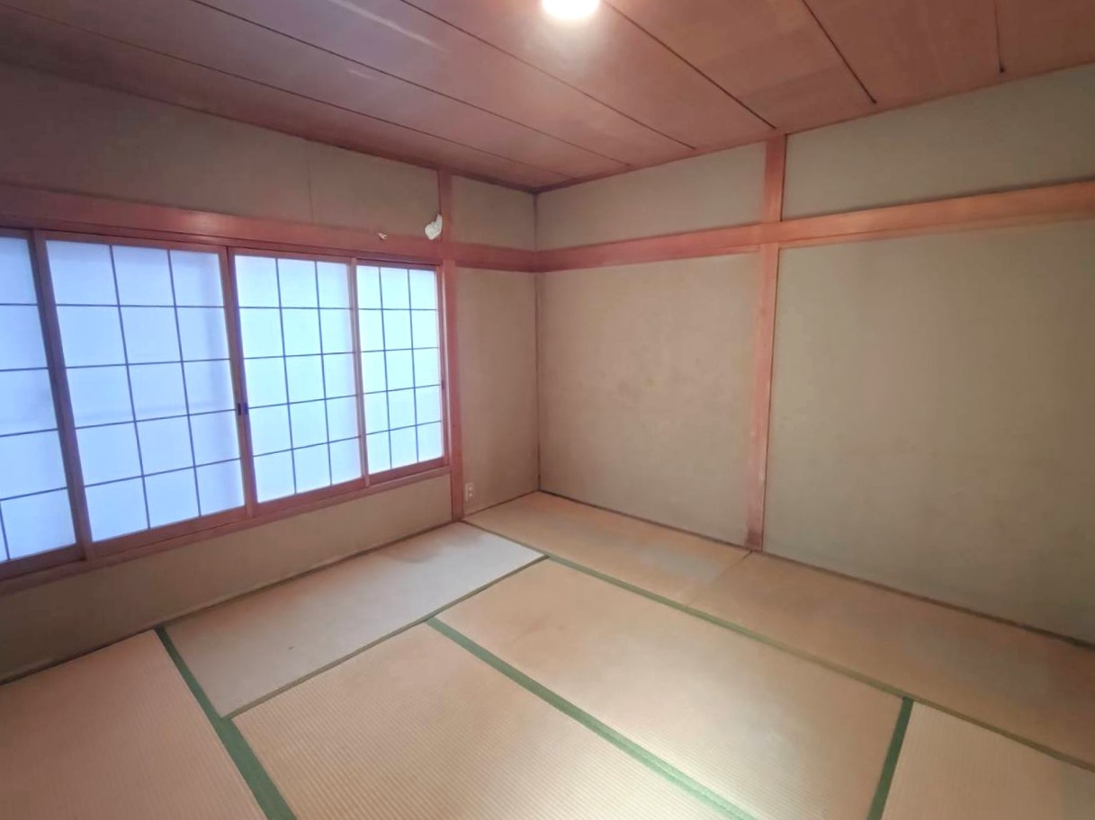 ◆京福電鉄嵐山本線『太秦広隆寺』駅徒歩２分◆東南向き角地◆前道１０ｍ◆右京区太秦蜂岡町の和室|和室