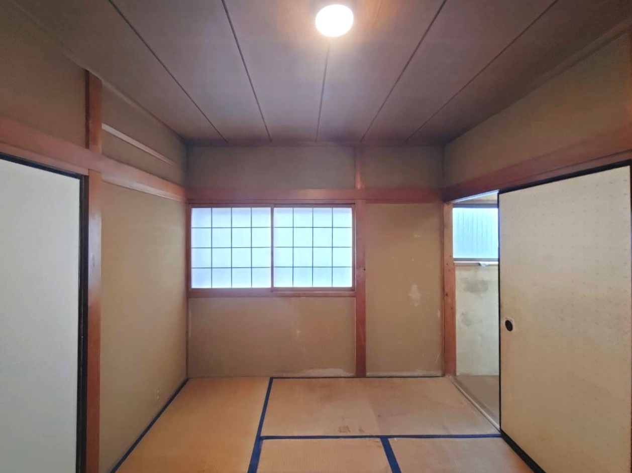 ◆京福電鉄嵐山本線『太秦広隆寺』駅徒歩２分◆東南向き角地◆前道１０ｍ◆右京区太秦蜂岡町の和室|和室