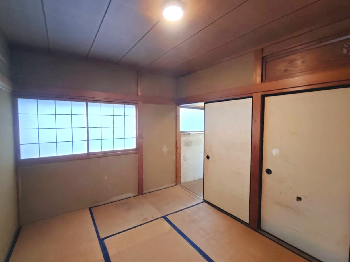 ◆京福電鉄嵐山本線『太秦広隆寺』駅徒歩２分◆東南向き角地◆前道１０ｍ◆右京区太秦蜂岡町の和室|和室