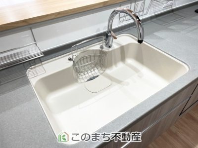 【キッチン】 | 宇都宮市駒生町　１号棟 | 継ぎ目がなくお掃除ラクラクな人造大理石シンク♪シャワー水栓付きでシンクの隅々までキレイに洗えます☆