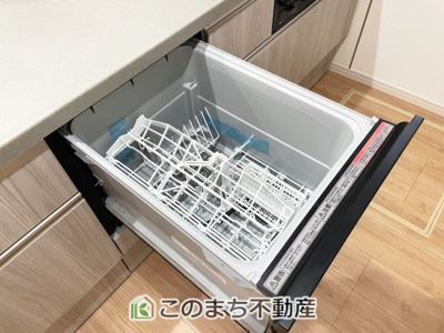 【キッチン】 | 宇都宮市駒生町　１号棟 | 食後の食器洗いをおまかせできる便利な食洗機！節水効果も高く毎日の家事負担をグッと軽減してくれます♪