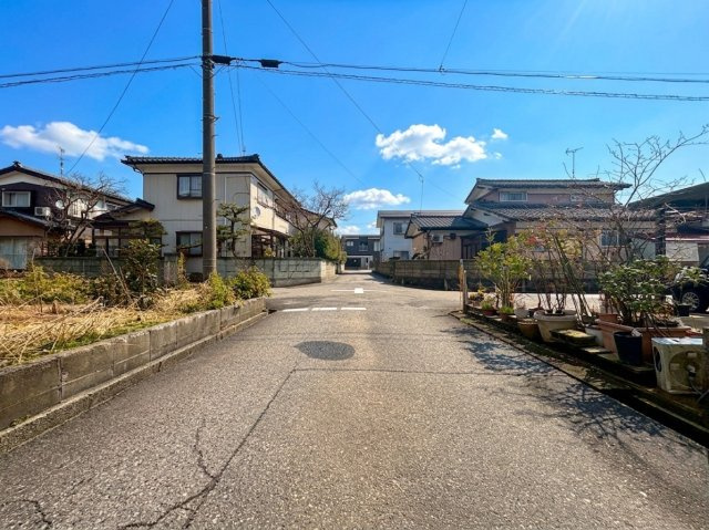 城北町1　698万円・498万円の前面道路含む現地写真