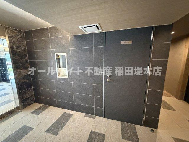 狛江市岩戸北４丁目の賃貸マンションのエントランス