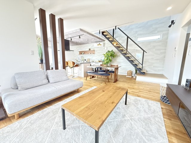 宝田町4号地　建売住宅の居間・リビング
