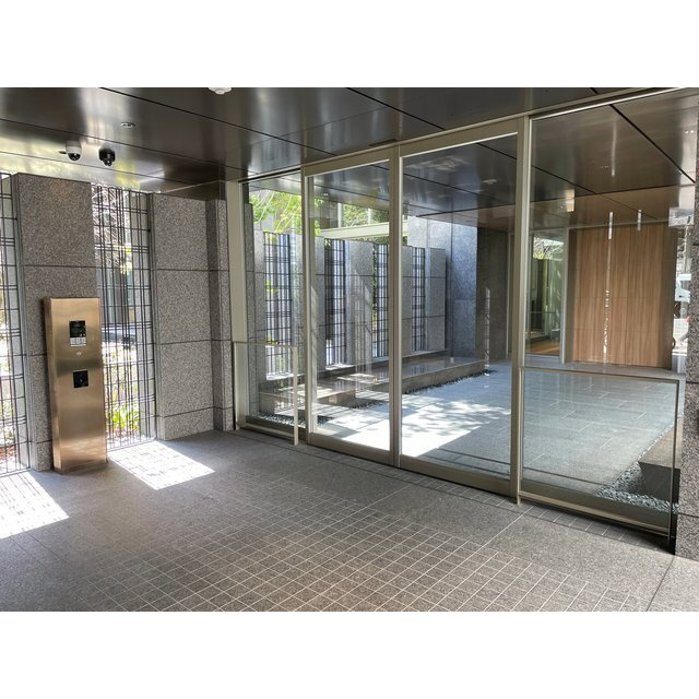 ローレルタワー堺筋本町のロビー