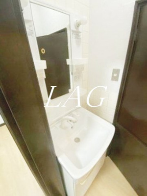 【洗面所】 | 大森西5丁目戸建 | 独立洗面台です。