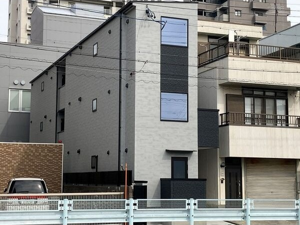 ひなたと春色のLuminaの外観