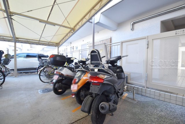 【駐車場】 | グランテラッセ西早稲田 | バイク置き場。空きの有無などは、個別にお問合せください。～即日のご見学可能～　お問合せはお気軽に。