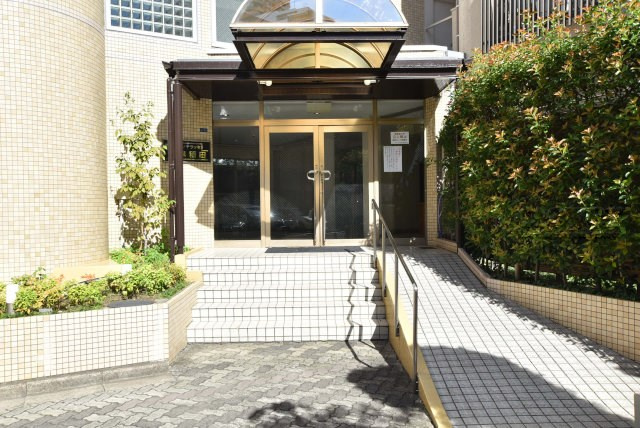 【エントランス】 | グランテラッセ西早稲田 | マンションの「顔」ともいうべきエントランス部分です。～即日のご見学可能～　お問合せはお気軽に。