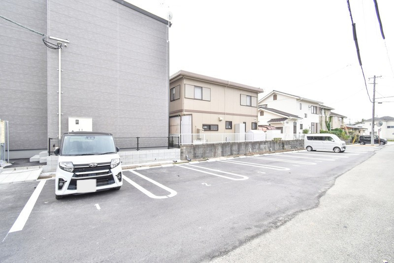 T-regno古祇園【キャッシュバック対象物件】の駐車場|駐車場があるので、車を買う予定の方も安心です