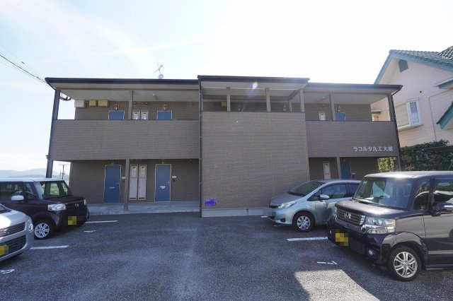 ラコルタ九工大前の駐車場