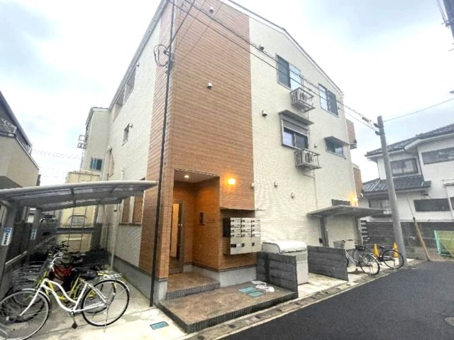 草加市谷塚町のアパートの外観